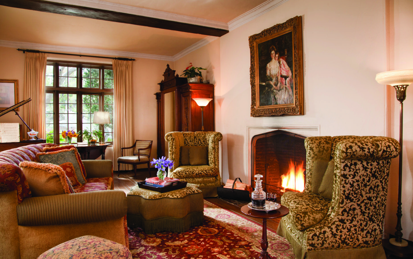 Living room of the Old Monterey Inn