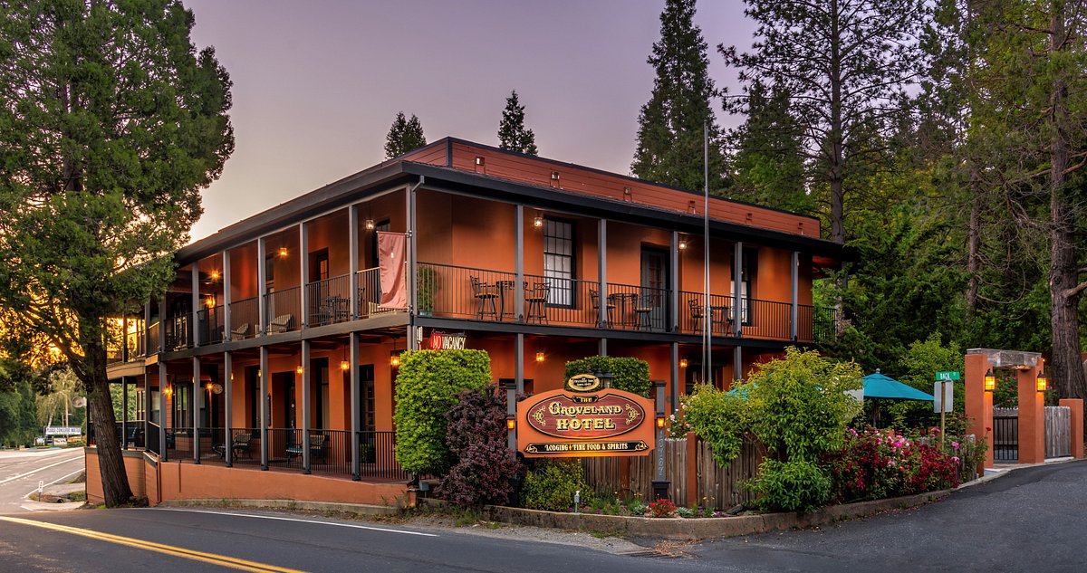 The Groveland Hotel at Sunrise