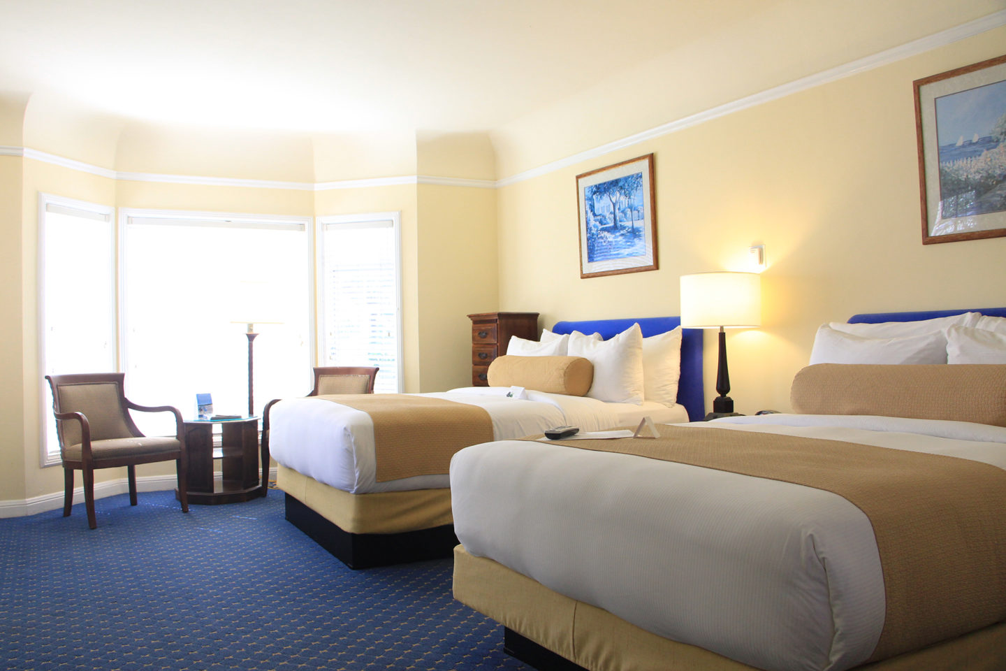 Colonial Terrace guest room