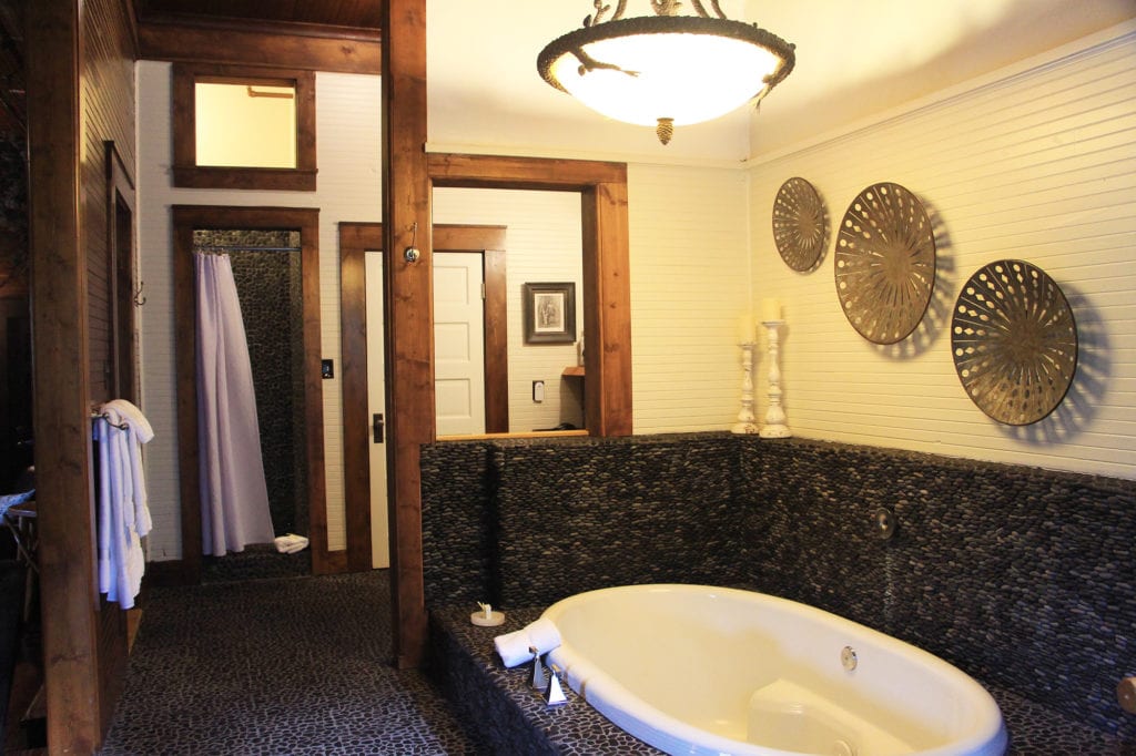 Shasta Wintu Suite Bath