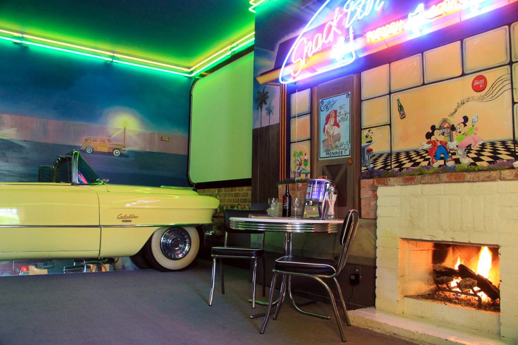 1950s Suite at Victorian Mansion