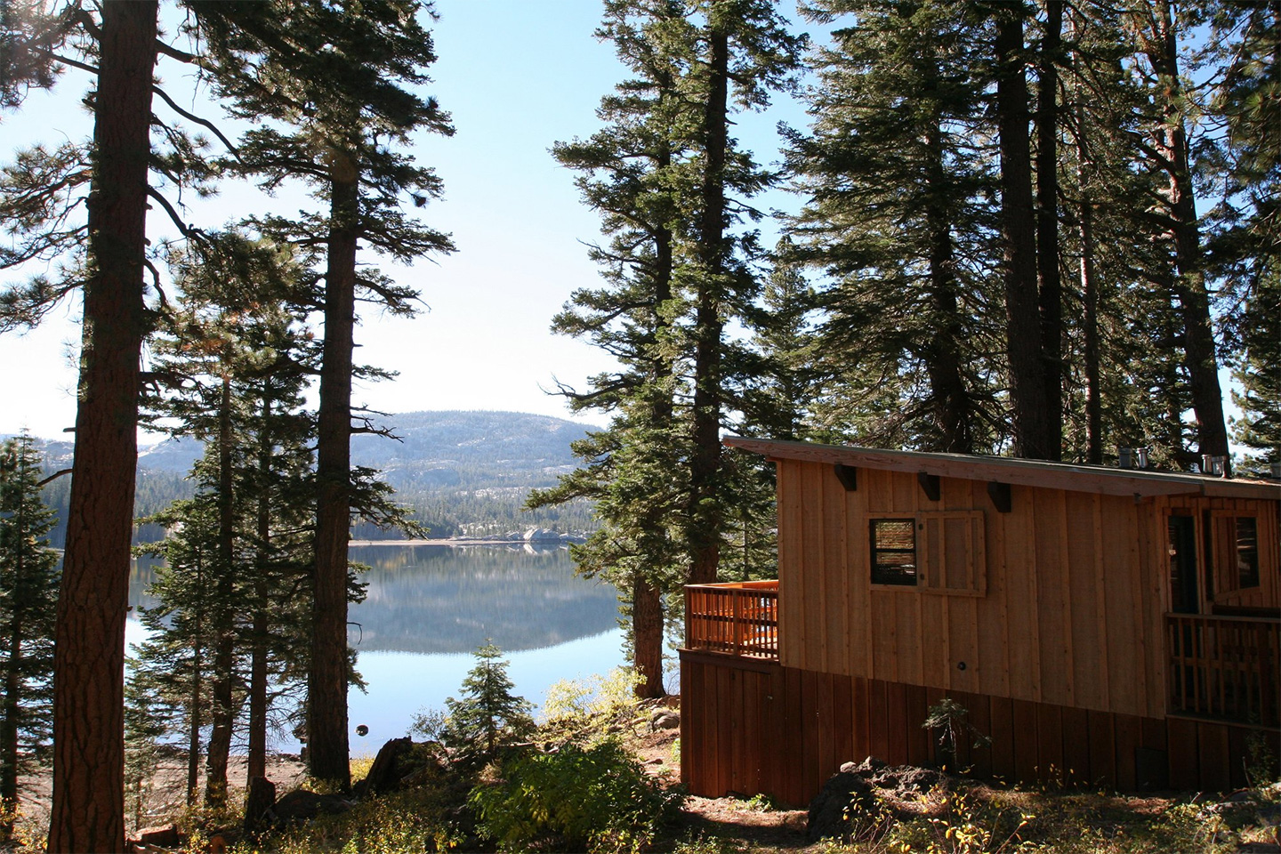 Kit Carson Lodge cabin with views of SIlver Lake