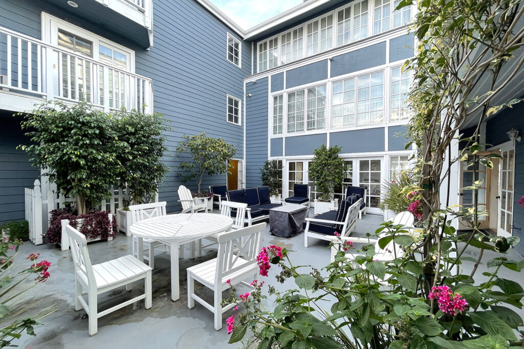 Courtyard at the Inn at Playa del Rey