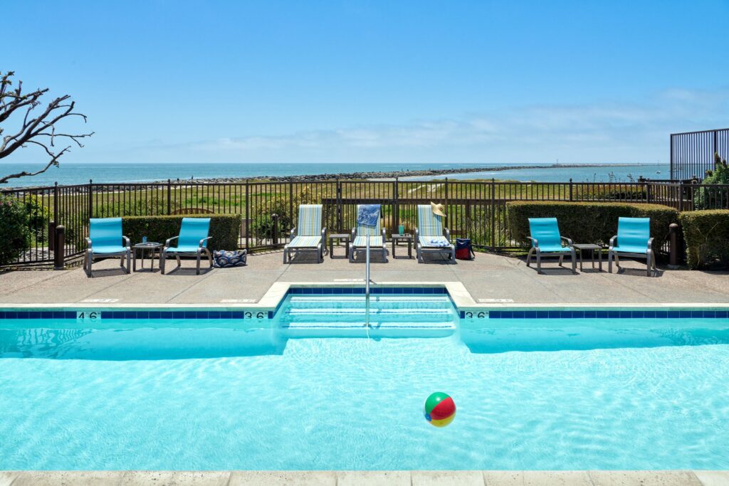 The heated pool overlooking the ocean at Beach House Half Moon Bay