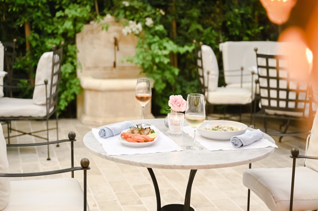 Alfresco dining at Cara Restaurant