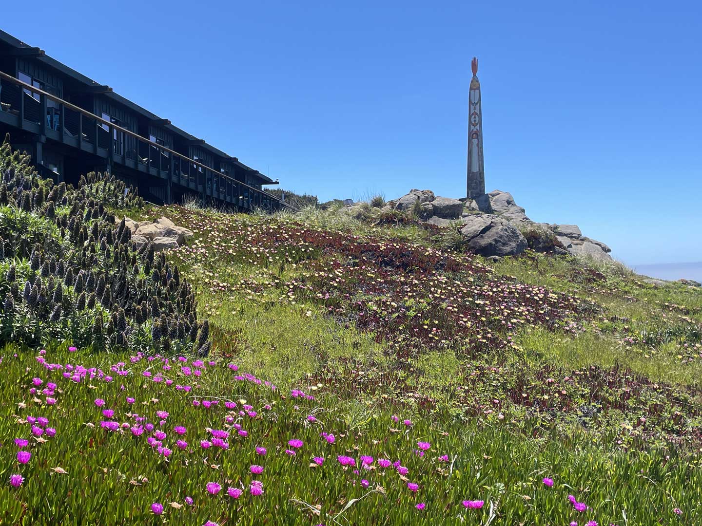 Beniamino Bufano’s Peace Obelisk at Timber Cove Resort