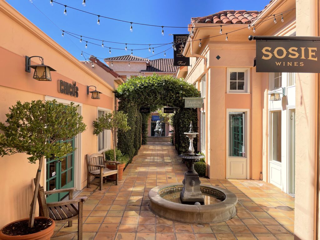 Sonoma Court shops and tasting rooms in downtown Sonoma