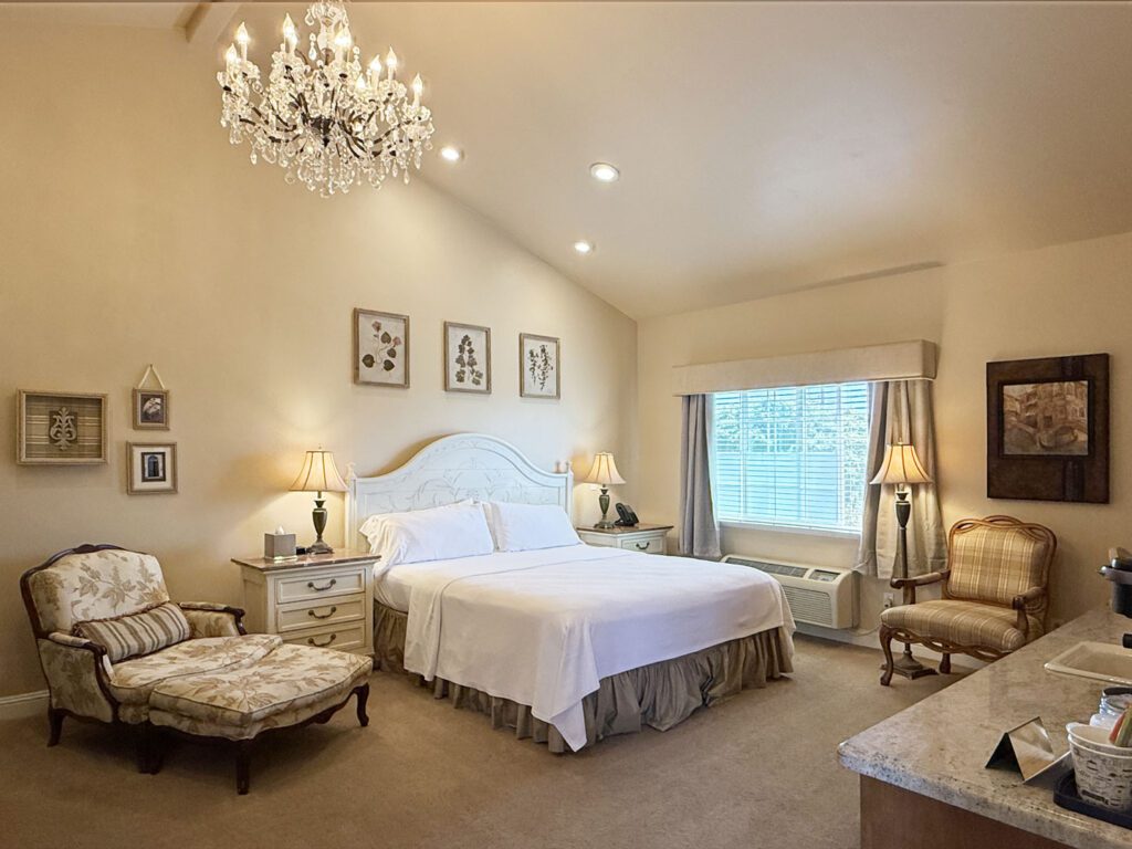 Guest room at Bella Notte Inn