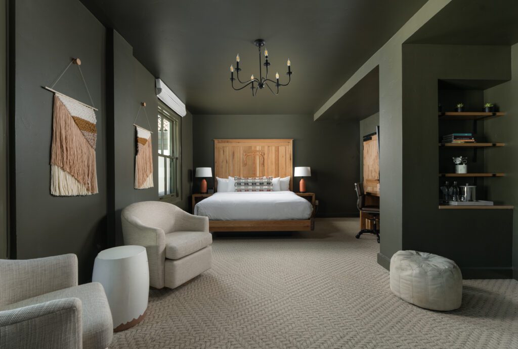 Hotel Santa Barbara guest room