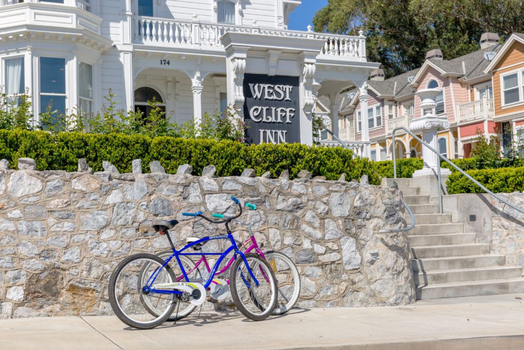 A pair of bicycles in front of the West ClLiff Inn