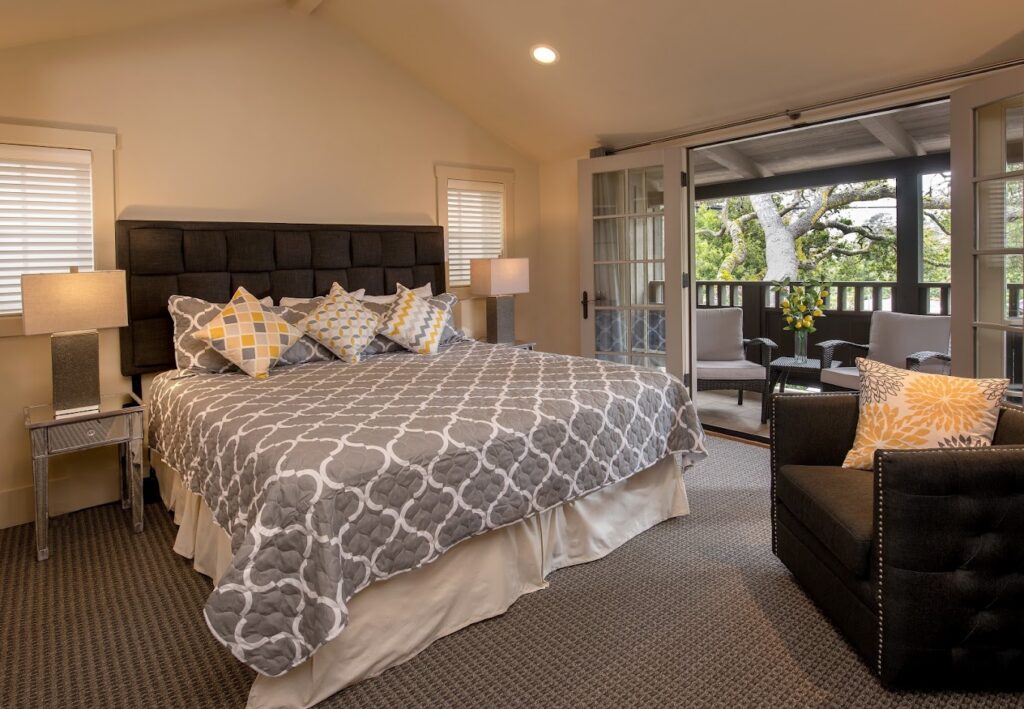 Luxury King Studio at Carmel Country Inn