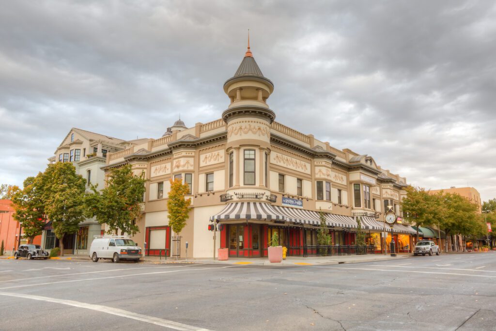Exterior of the Hotel Diamond