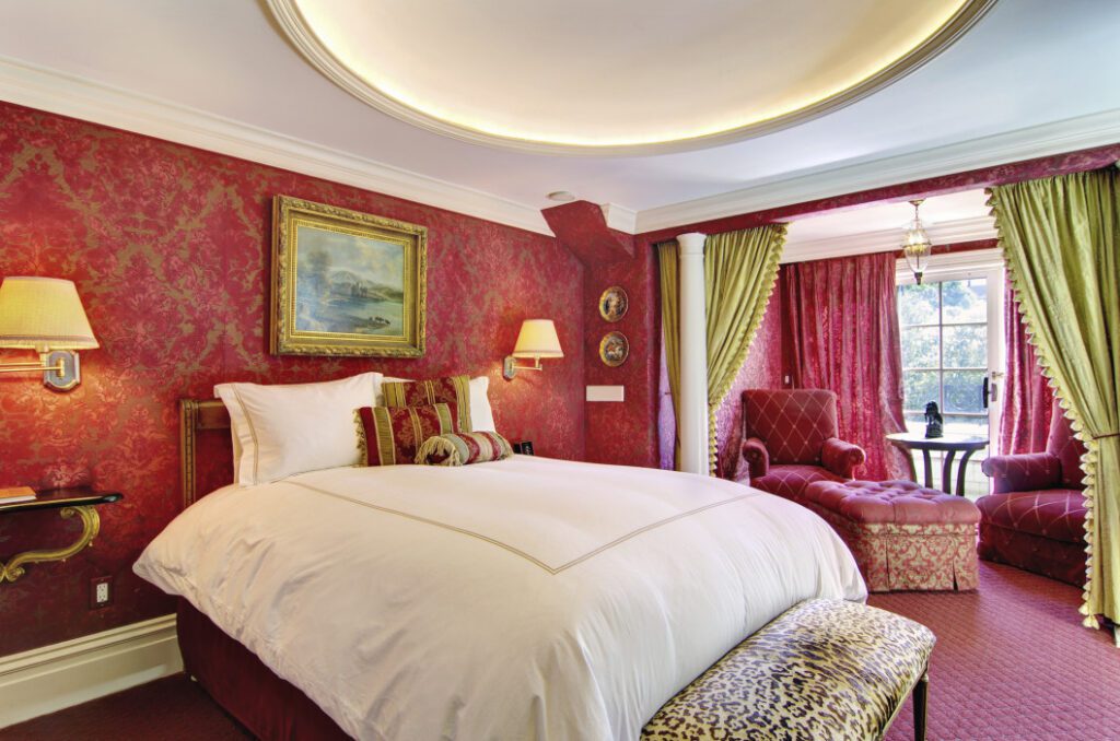 Opulent guest room decorated in red and gold