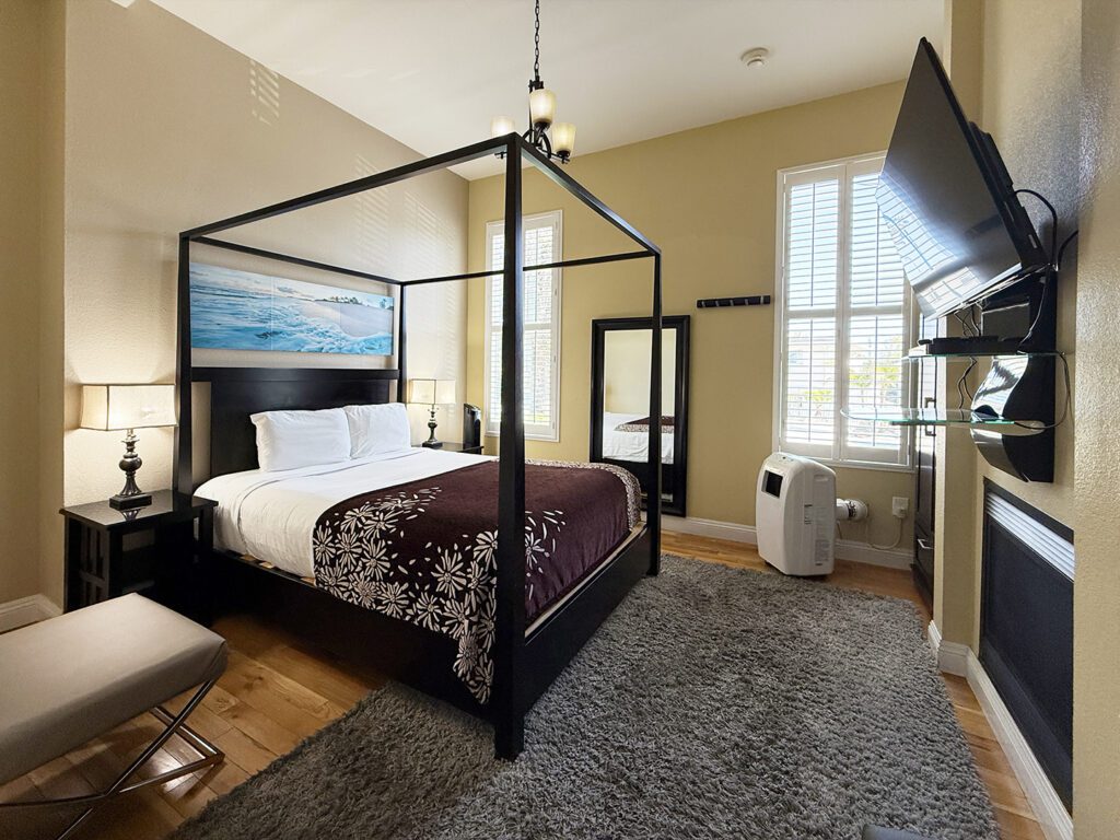 Guest room with a modern four poster bed
